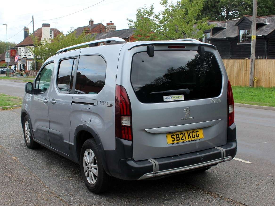 A 2021 PEUGEOT RIFTER 1.5 Blue HDi 100 Allure Wheelchair Access Vehicle A 2021 PEUGEOT RIFTER 1.5 Blue HDi 100 Allure Wheelchair Access Vehicle