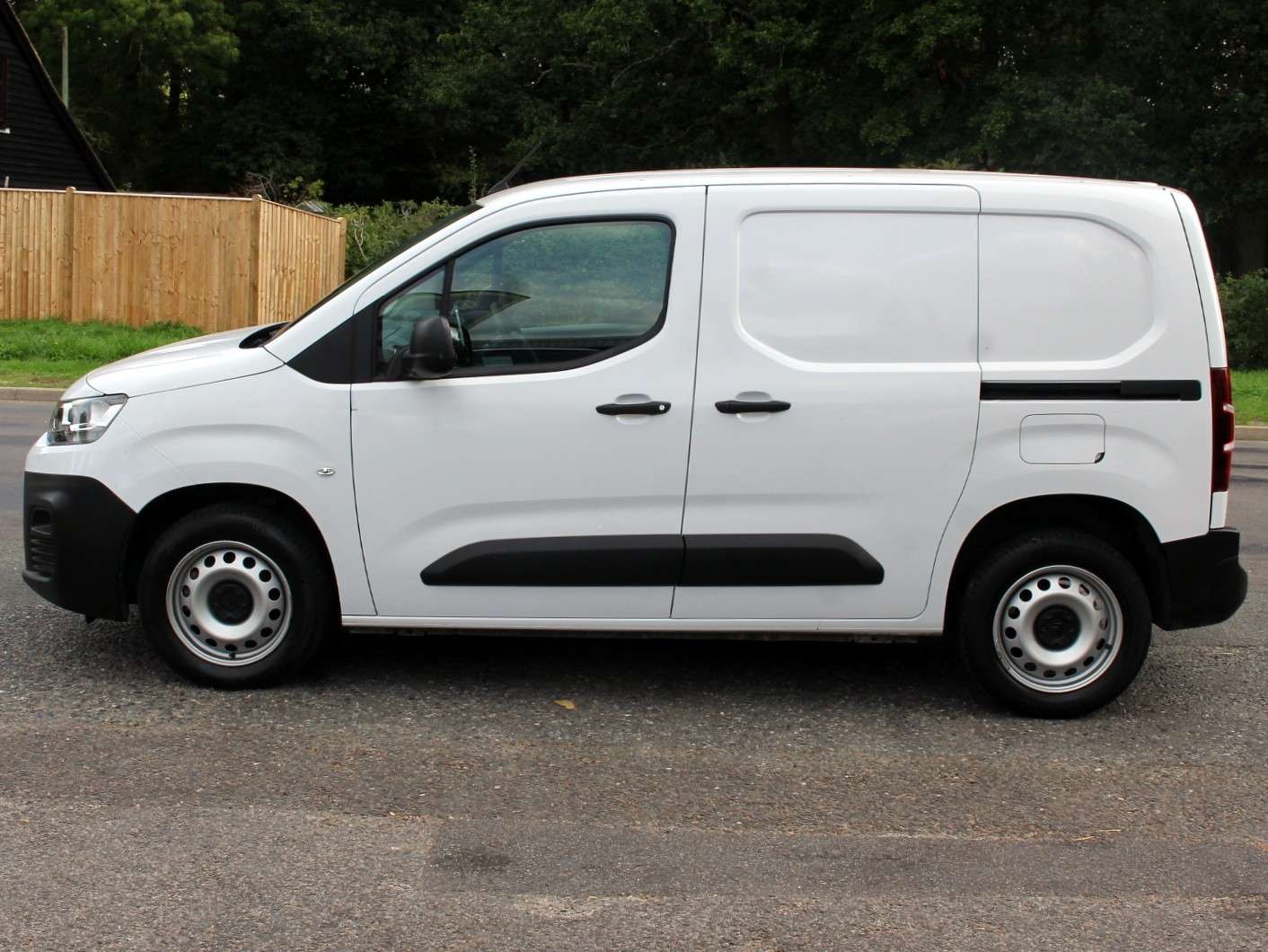 A 2023 CITROEN BERLINGO 1.5 BlueHDi 1000 Enterprise Edition M Panel Van 5dr Diesel Manual SWB Euro 6 (s/s) (100 ps) A 2023 CITROEN BERLINGO 1.5 BlueHDi 1000 Enterprise Edition M Panel Van 5dr Diesel Manual SWB Euro 6 (s/s) (100 ps)