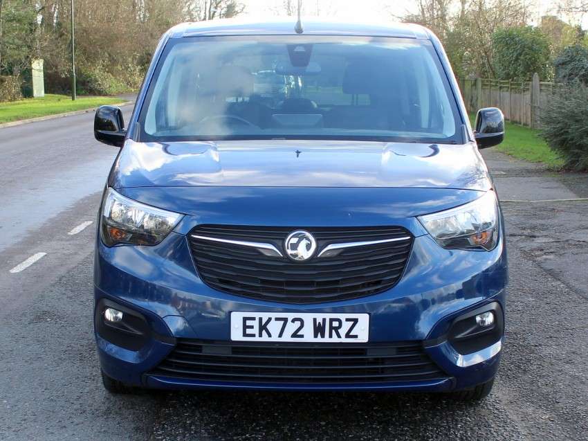 A 2022 VAUXHALL COMBO LIFE 1.5 Turbo D SE MPV 5dr Diesel Manual 6Spd Euro 6 (s/s) (100 ps) A 2022 VAUXHALL COMBO LIFE 1.5 Turbo D SE MPV 5dr Diesel Manual 6Spd Euro 6 (s/s) (100 ps)