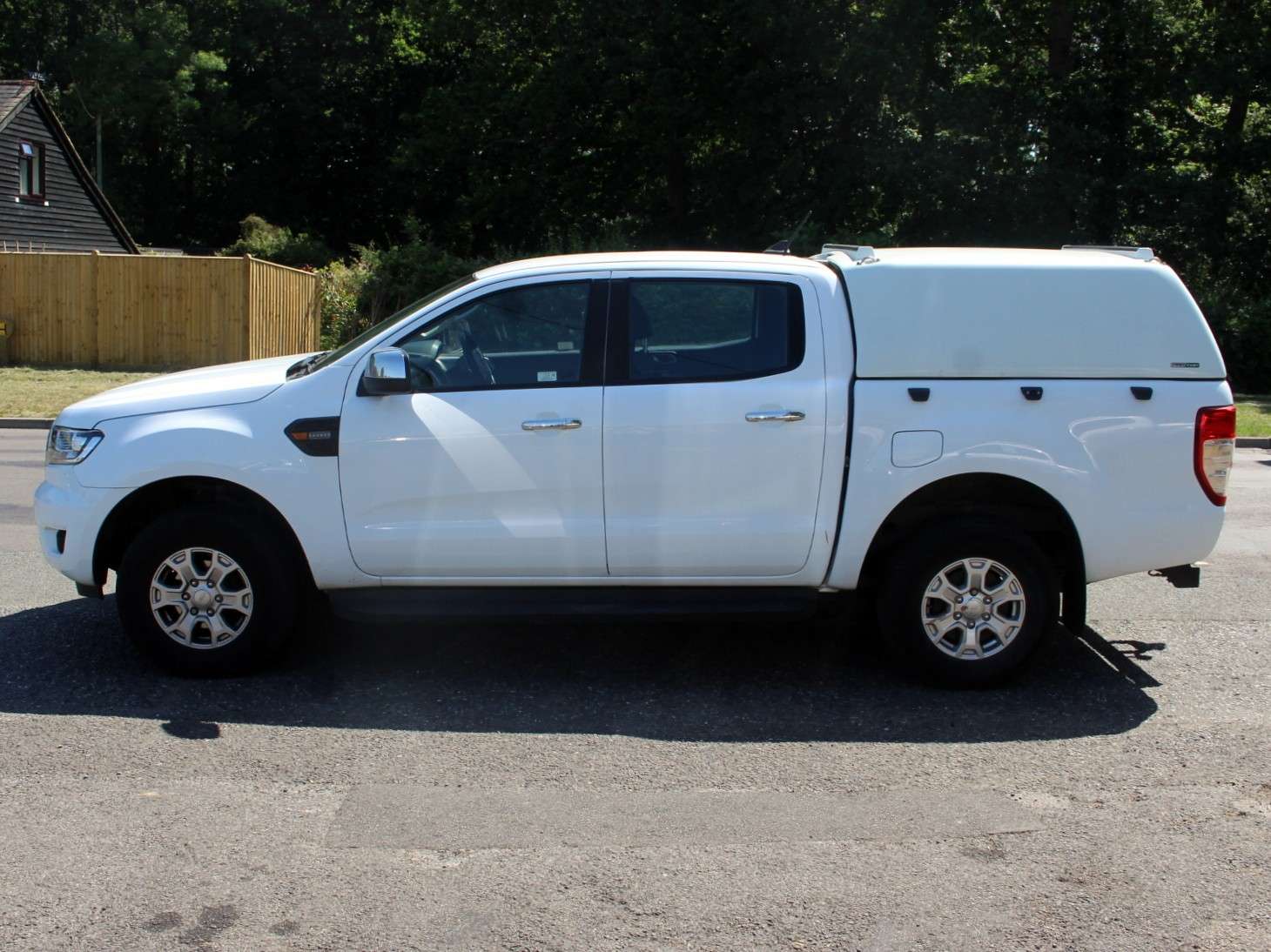 A 2022 FORD RANGER 2.0 EcoBlue XLT Pickup Double Cab 4dr Diesel Manual 4WD Euro 6 (s/s) (170 ps) A 2022 FORD RANGER 2.0 EcoBlue XLT Pickup Double Cab 4dr Diesel Manual 4WD Euro 6 (s/s) (170 ps)