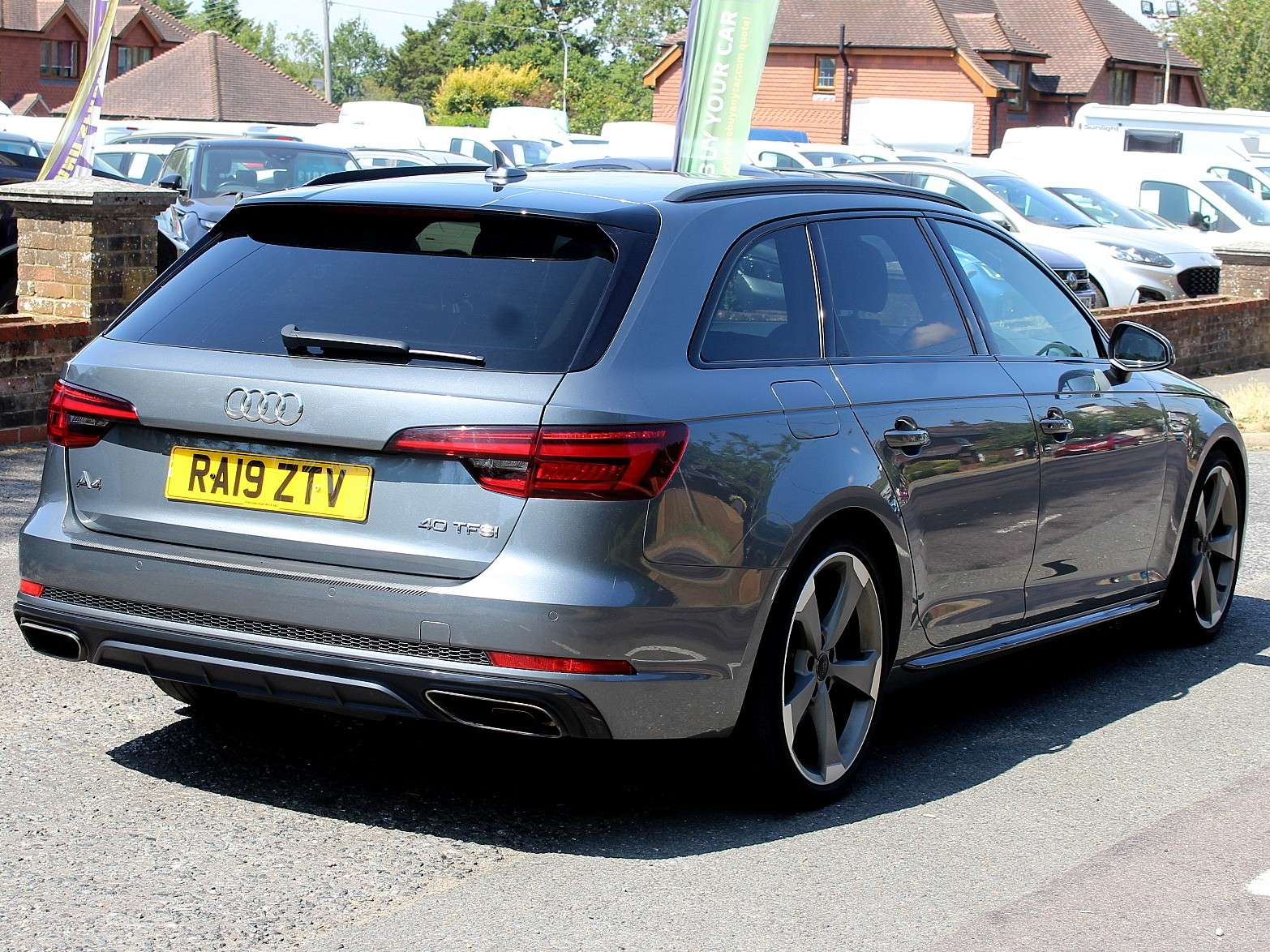 A 2019 AUDI A4 AVANT 2.0 TFSI 40 Black Edition Estate 5dr Petrol S Tronic Euro 6 (s/s) (190 ps) A 2019 AUDI A4 AVANT 2.0 TFSI 40 Black Edition Estate 5dr Petrol S Tronic Euro 6 (s/s) (190 ps)