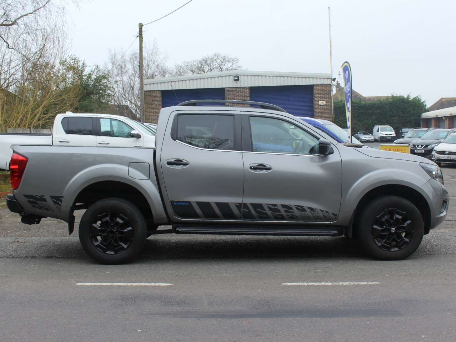 A 2021 NISSAN NAVARA 2.3 dCi N-Guard Pickup Double Cab 4dr Diesel Auto 4WD Euro 6 (190 ps) A 2021 NISSAN NAVARA 2.3 dCi N-Guard Pickup Double Cab 4dr Diesel Auto 4WD Euro 6 (190 ps)