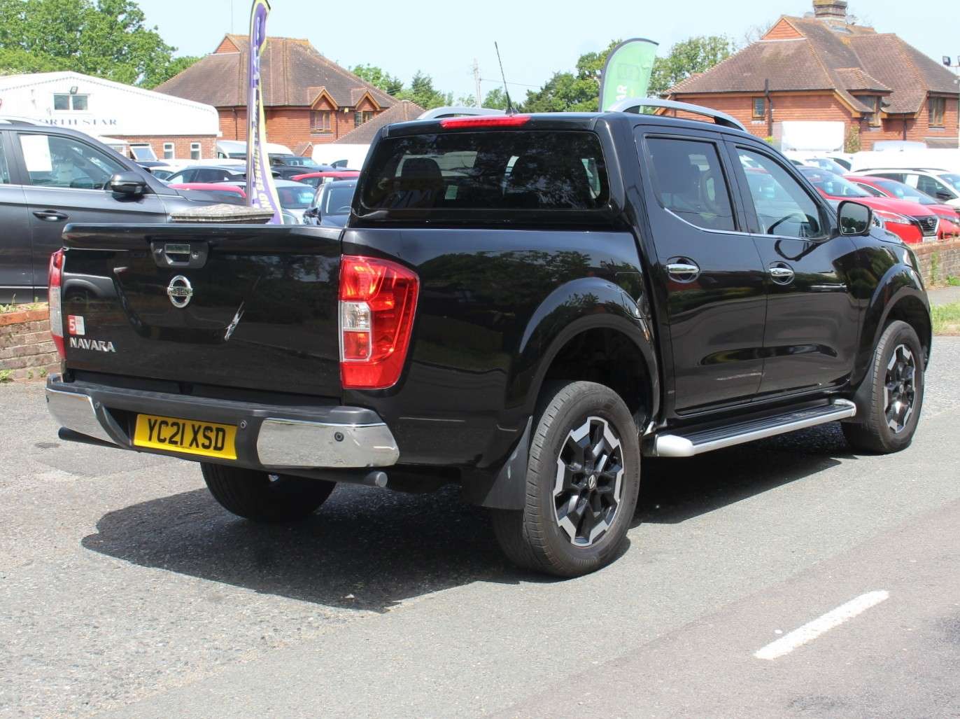 A 2021 NISSAN NAVARA 2.3 dCi Tekna Pickup Double Cab 4dr Diesel Auto 4WD Euro 6 (190 ps) A 2021 NISSAN NAVARA 2.3 dCi Tekna Pickup Double Cab 4dr Diesel Auto 4WD Euro 6 (190 ps)