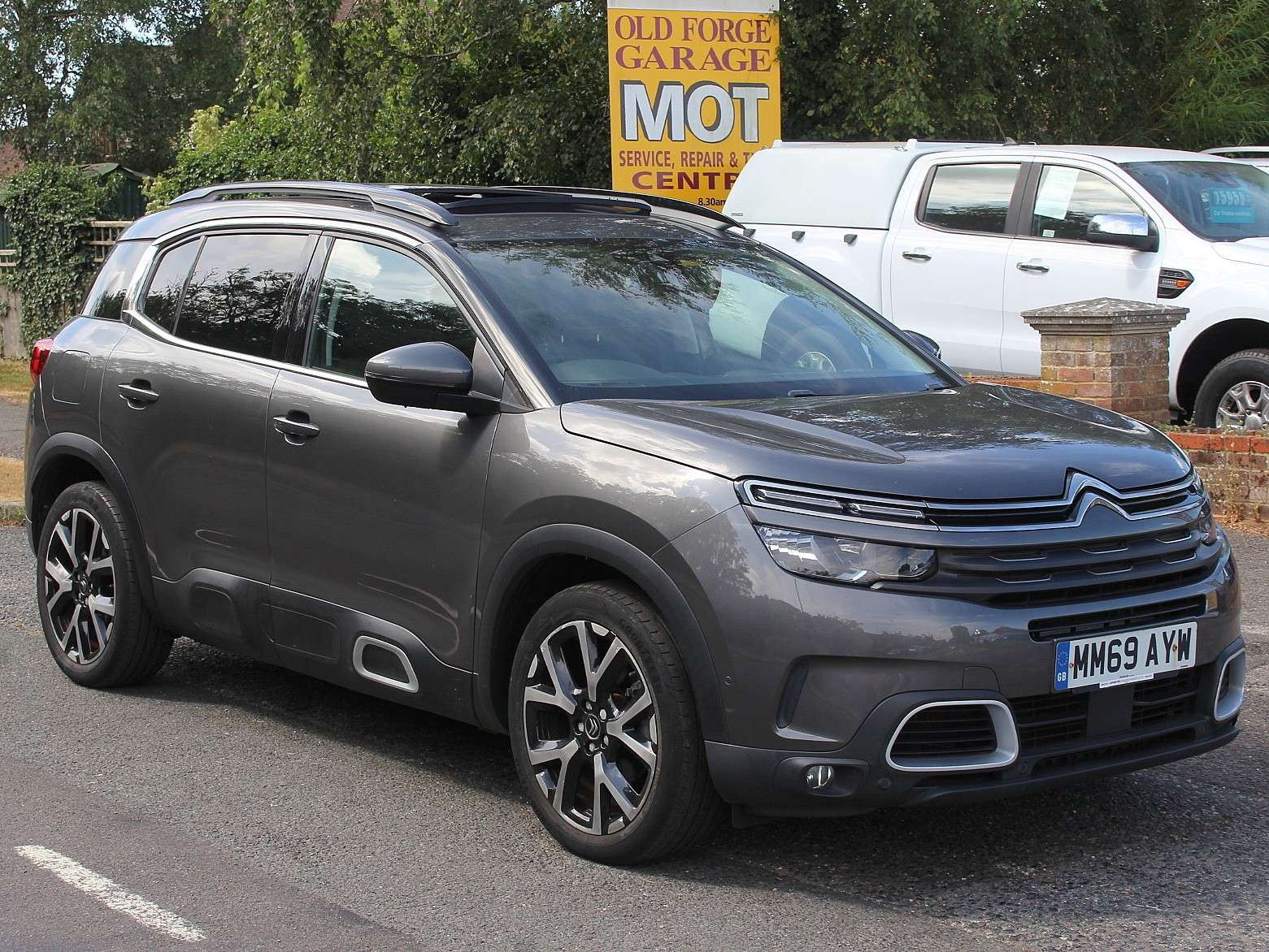 A 2019 CITROEN C5 AIRCROSS 1.6 PureTech Flair Plus SUV 5dr Petrol EAT8 Euro 6 (s/s) (180 ps) A 2019 CITROEN C5 AIRCROSS 1.6 PureTech Flair Plus SUV 5dr Petrol EAT8 Euro 6 (s/s) (180 ps)