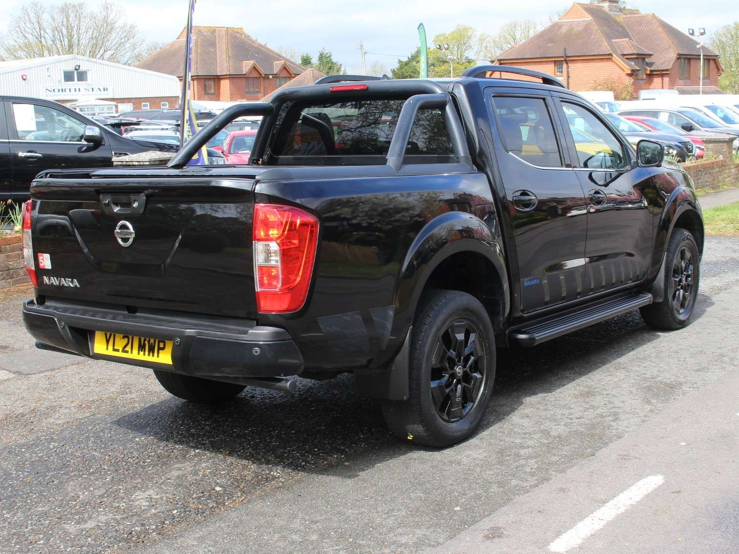 A 2021 NISSAN NAVARA 2.3 dCi N-Guard Pickup Double Cab 4dr Diesel Auto 4WD Euro 6 (190 ps) A 2021 NISSAN NAVARA 2.3 dCi N-Guard Pickup Double Cab 4dr Diesel Auto 4WD Euro 6 (190 ps)