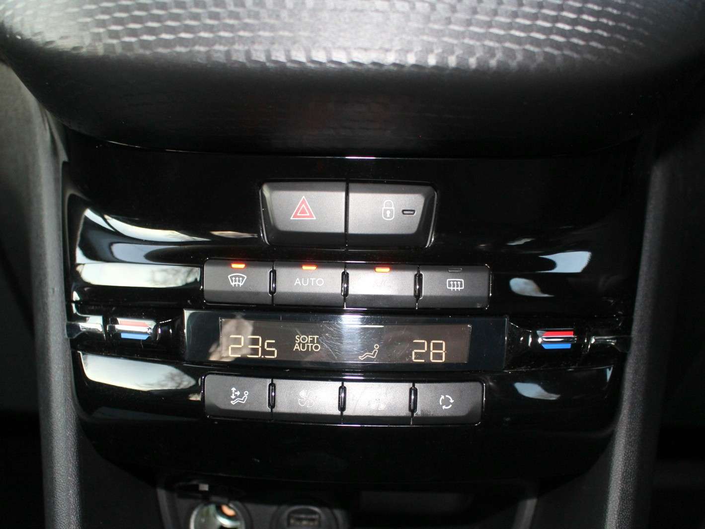 2018 PEUGEOT 2008 2018 PEUGEOT 2008