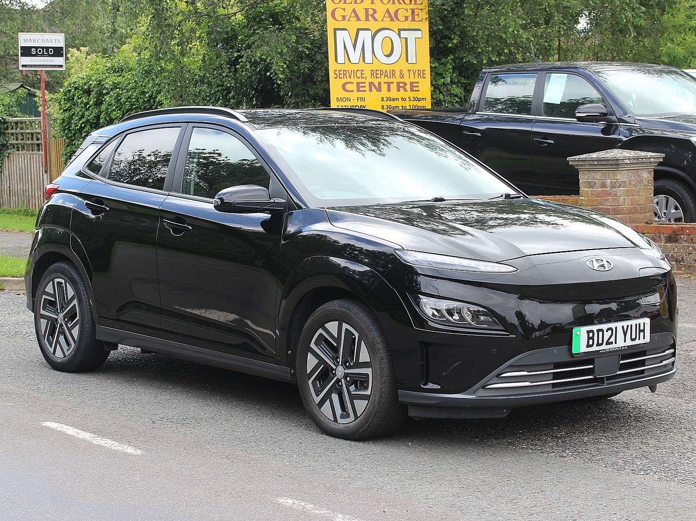 A 2021 HYUNDAI KONA 64kWh Premium SUV 5dr Electric Auto (10.5kW Charger) (204 ps) A 2021 HYUNDAI KONA 64kWh Premium SUV 5dr Electric Auto (10.5kW Charger) (204 ps)