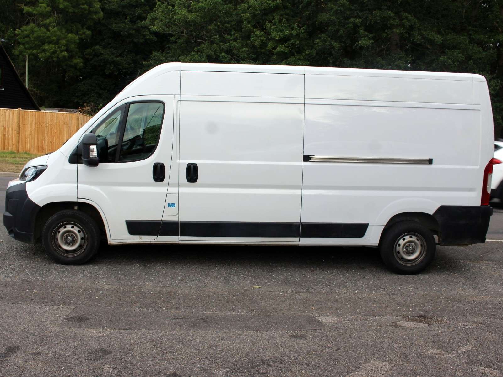A 2025 TOYOTA PROACE 2.2 BlueHDi 35 Icon Long Panel Van 5dr Diesel Manual L3 H2 Euro 6 (s/s) (140 ps) A 2025 TOYOTA PROACE 2.2 BlueHDi 35 Icon Long Panel Van 5dr Diesel Manual L3 H2 Euro 6 (s/s) (140 ps)