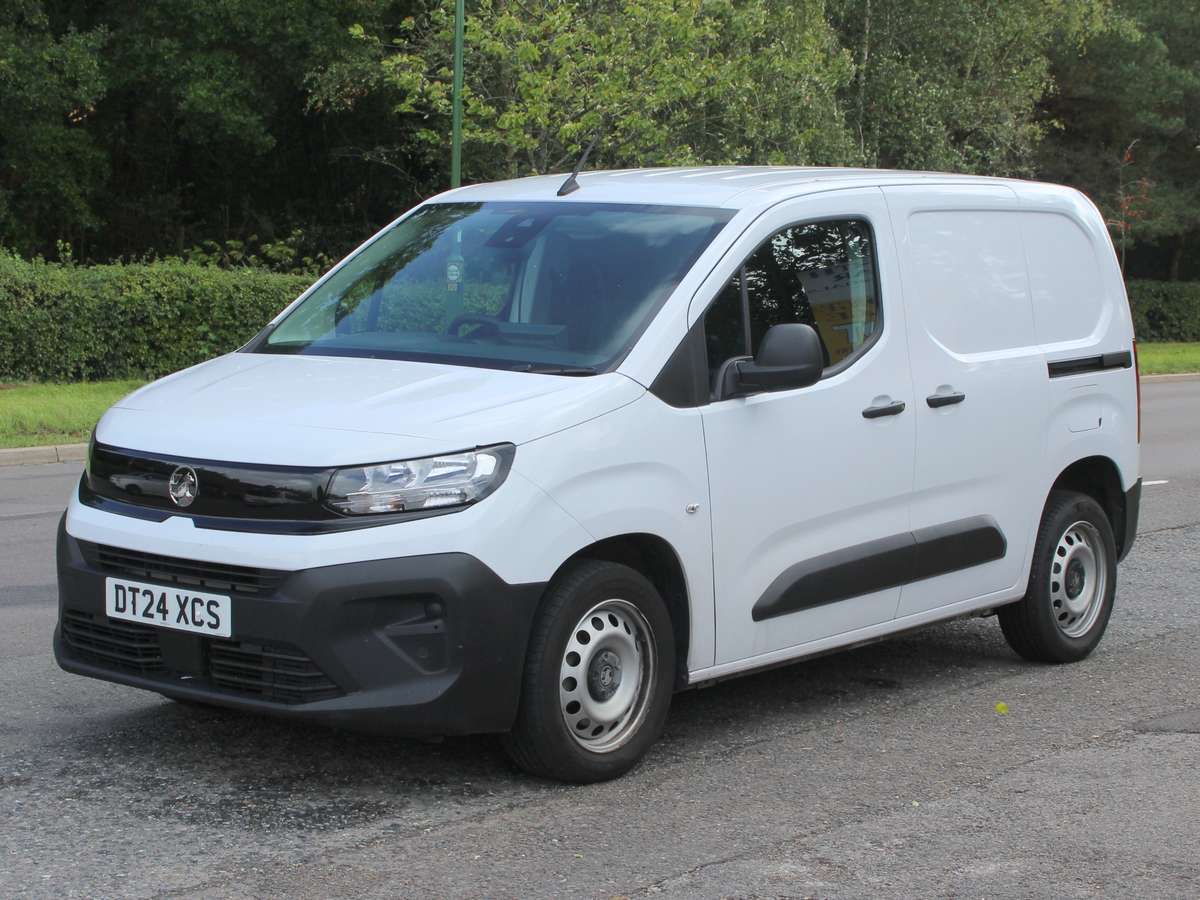 Check out this Vauxhall Combo 2024 Diesel Manual
