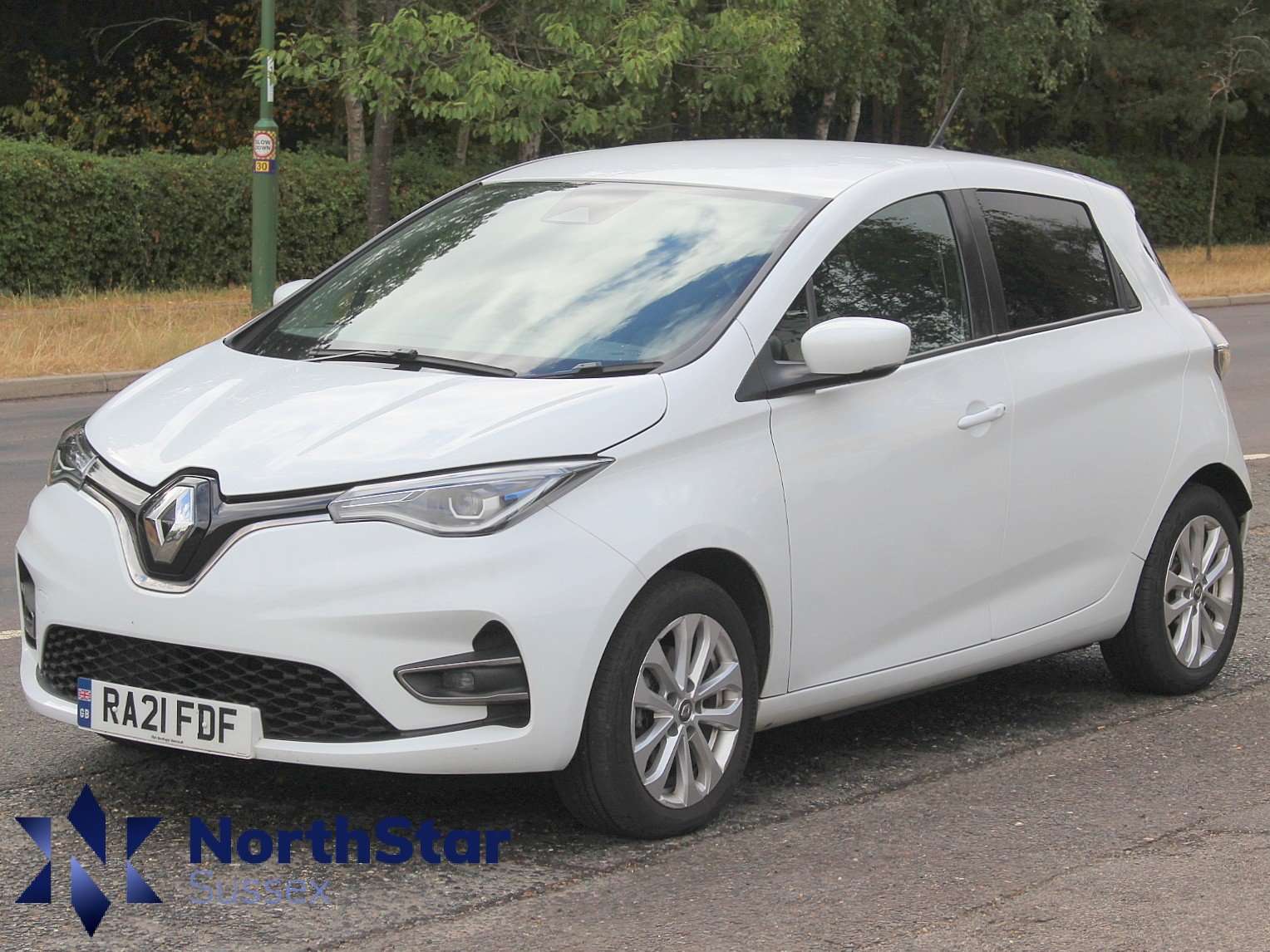 A 2021 RENAULT ZOE R110 EV50 52kWh Business+ Car Derived Van 5dr Electric Auto (107 bhp) A 2021 RENAULT ZOE R110 EV50 52kWh Business+ Car Derived Van 5dr Electric Auto (107 bhp)
