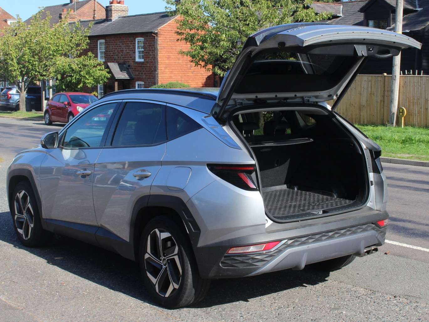 A 2022 HYUNDAI TUCSON 1.6 h T-GDi Ultimate SUV 5dr Petrol Hybrid Auto Euro 6 (s/s) (230 ps) A 2022 HYUNDAI TUCSON 1.6 h T-GDi Ultimate SUV 5dr Petrol Hybrid Auto Euro 6 (s/s) (230 ps)