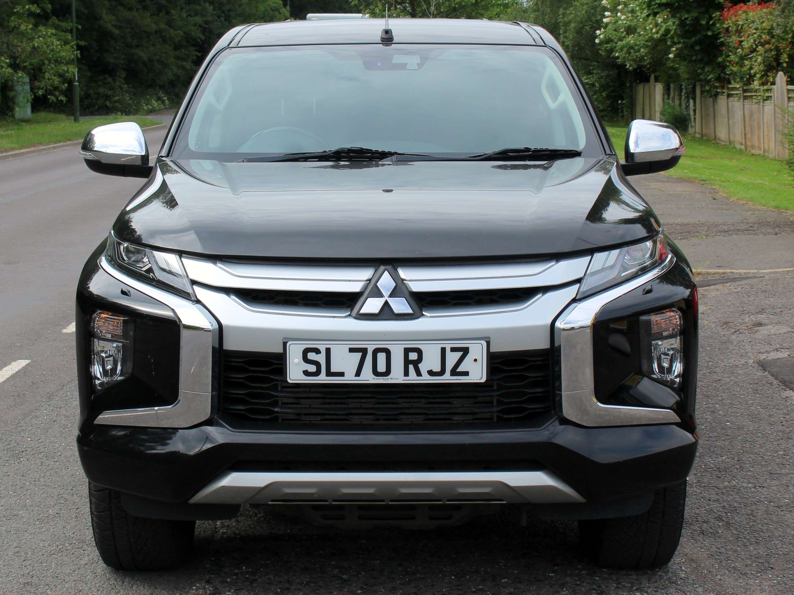 A 2020 MITSUBISHI L200 2.2 DI-D DC Barbarian Pickup Double Cab 4dr Diesel Auto 4WD Euro 6 (s/s) (150 ps) A 2020 MITSUBISHI L200 2.2 DI-D DC Barbarian Pickup Double Cab 4dr Diesel Auto 4WD Euro 6 (s/s) (150 ps)