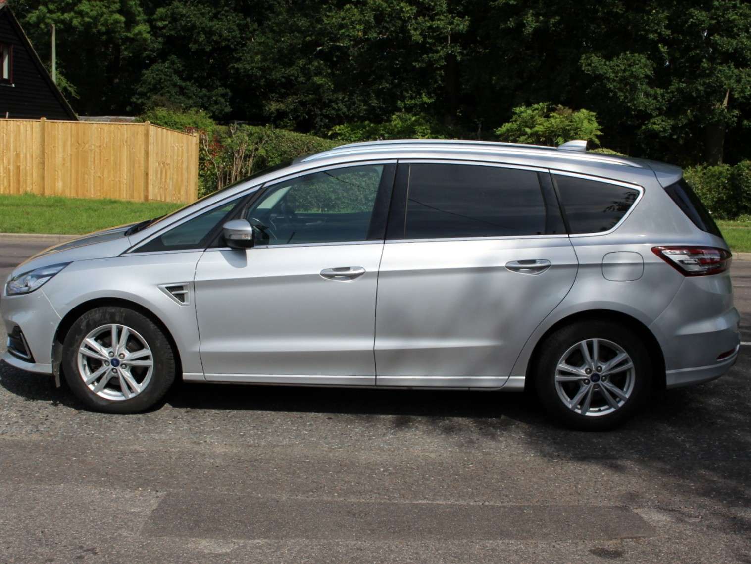 A 2020 FORD S-MAX 2.0 EcoBlue Titanium MPV 5dr Diesel Auto Euro 6 (s/s) (150 ps) A 2020 FORD S-MAX 2.0 EcoBlue Titanium MPV 5dr Diesel Auto Euro 6 (s/s) (150 ps)