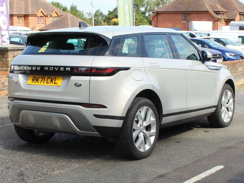 A 2021 LAND ROVER RANGE ROVER EVOQUE 1.5 P300e 12.2kWh SE SUV 5dr Petrol Plug-in Hybrid Auto 4WD Euro 6 (s/s) (309 ps) A 2021 LAND ROVER RANGE ROVER EVOQUE 1.5 P300e 12.2kWh SE SUV 5dr Petrol Plug-in Hybrid Auto 4WD Euro 6 (s/s) (309 ps)