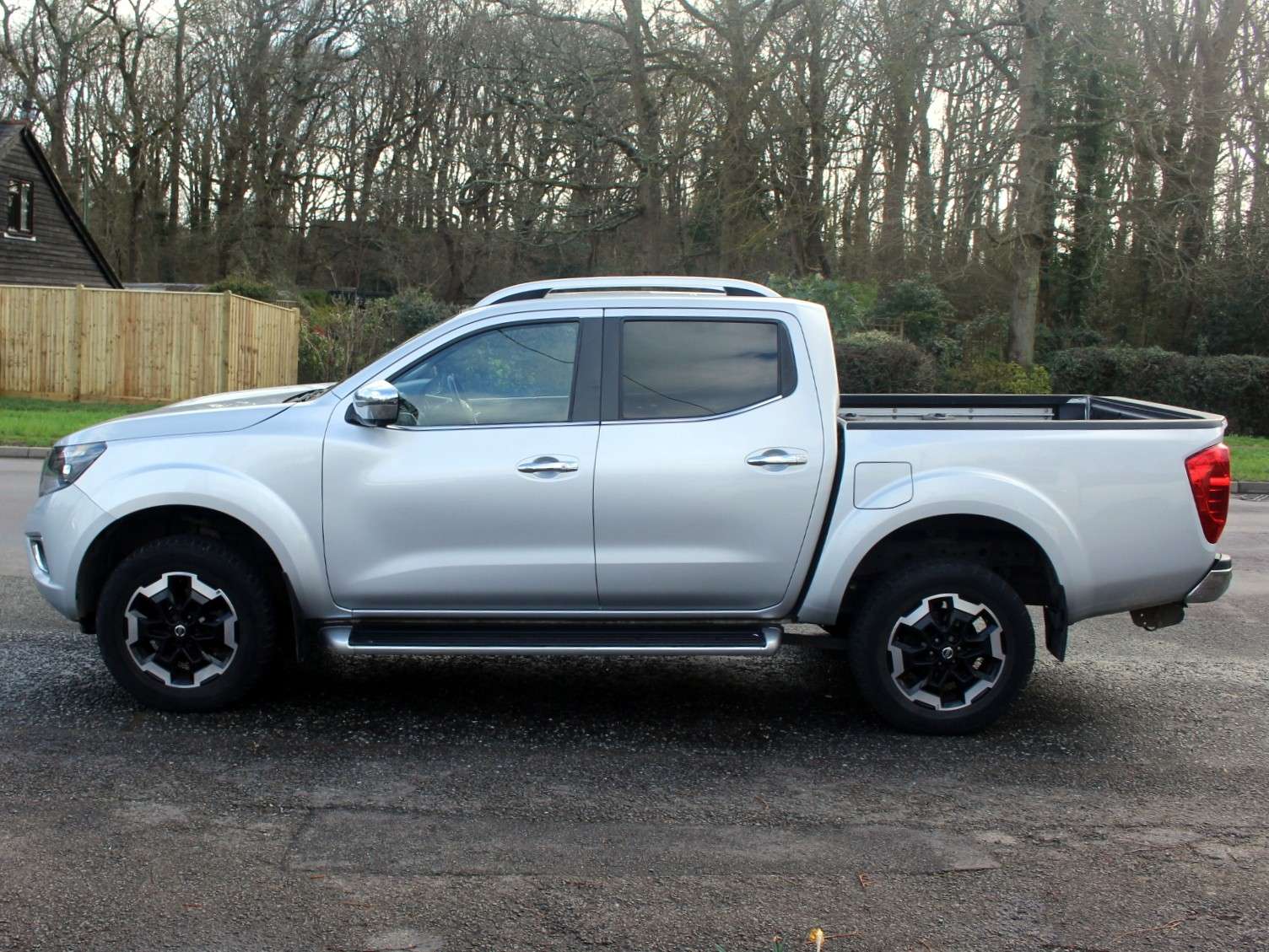 A 2021 NISSAN NAVARA 2.3 dCi Tekna Pickup Double Cab 4dr Diesel Manual 4WD Euro 6 (s/s) (190 ps) A 2021 NISSAN NAVARA 2.3 dCi Tekna Pickup Double Cab 4dr Diesel Manual 4WD Euro 6 (s/s) (190 ps)