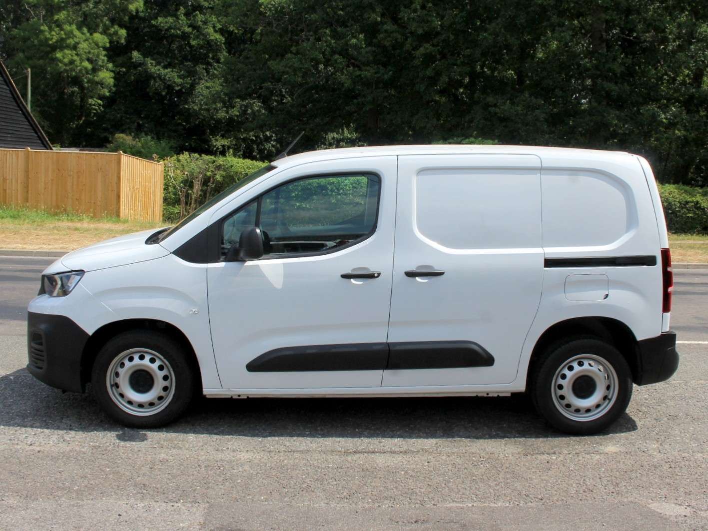 A 2023 PEUGEOT PARTNER 1.5 BlueHDi 1000 Professional Premium + Standard Panel Van 5dr Diesel Manual SWB Euro 6 (s/s) (100 bhp) A 2023 PEUGEOT PARTNER 1.5 BlueHDi 1000 Professional Premium + Standard Panel Van 5dr Diesel Manual SWB Euro 6 (s/s) (100 bhp)