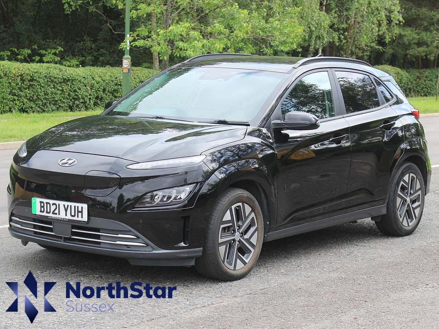 A 2021 HYUNDAI KONA 64kWh Premium SUV 5dr Electric Auto (10.5kW Charger) (204 ps) A 2021 HYUNDAI KONA 64kWh Premium SUV 5dr Electric Auto (10.5kW Charger) (204 ps)