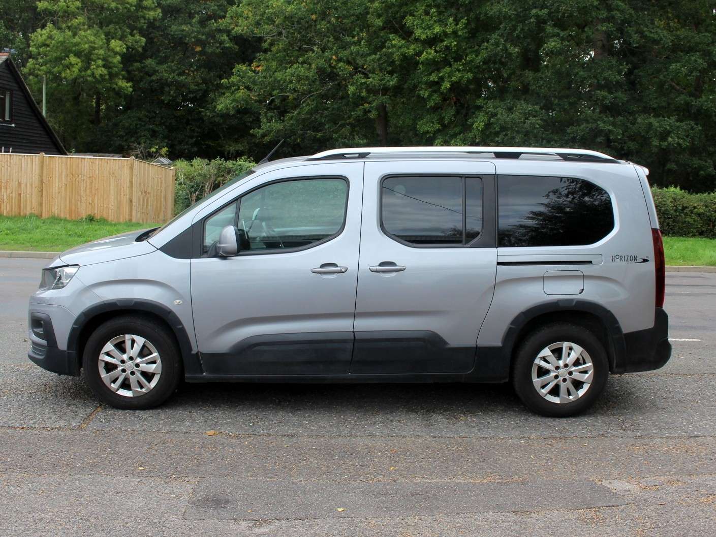 A 2021 PEUGEOT RIFTER 1.5 Blue HDi 100 Allure Wheelchair Access Vehicle A 2021 PEUGEOT RIFTER 1.5 Blue HDi 100 Allure Wheelchair Access Vehicle