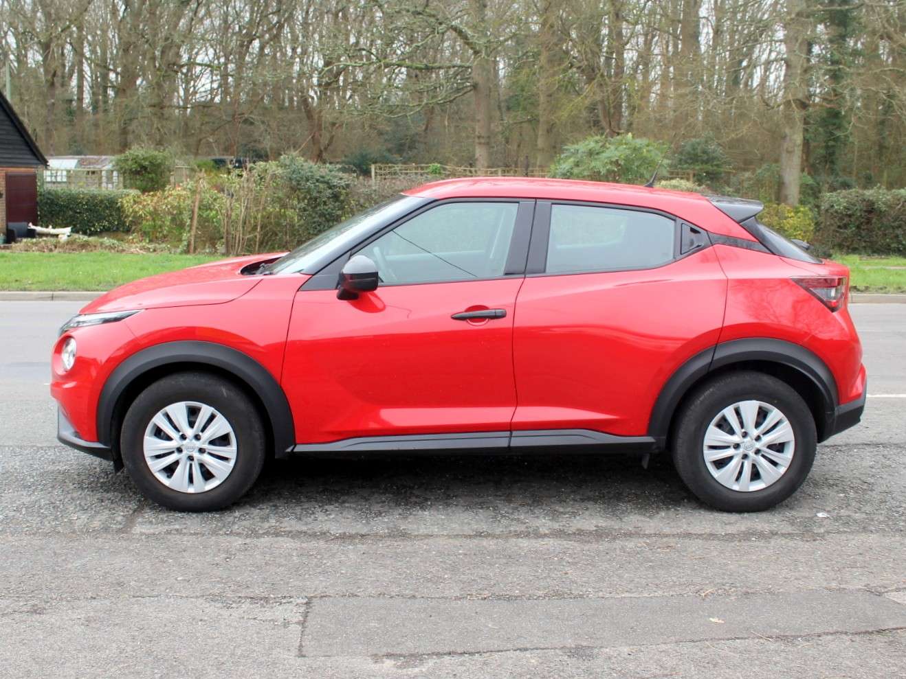 A 2023 NISSAN JUKE 1.0 DIG-T Visia SUV 5dr Petrol Manual Euro 6 (s/s) (114 ps) A 2023 NISSAN JUKE 1.0 DIG-T Visia SUV 5dr Petrol Manual Euro 6 (s/s) (114 ps)