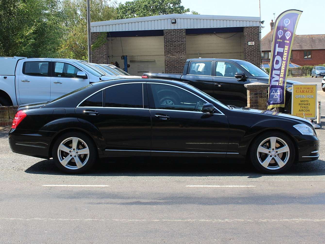 A 2010 MERCEDES-BENZ S CLASS 3.0 S350 CDI V6 BlueEfficiency Saloon 4dr Diesel G-Tronic Euro 4 (235 ps) A 2010 MERCEDES-BENZ S CLASS 3.0 S350 CDI V6 BlueEfficiency Saloon 4dr Diesel G-Tronic Euro 4 (235 ps)