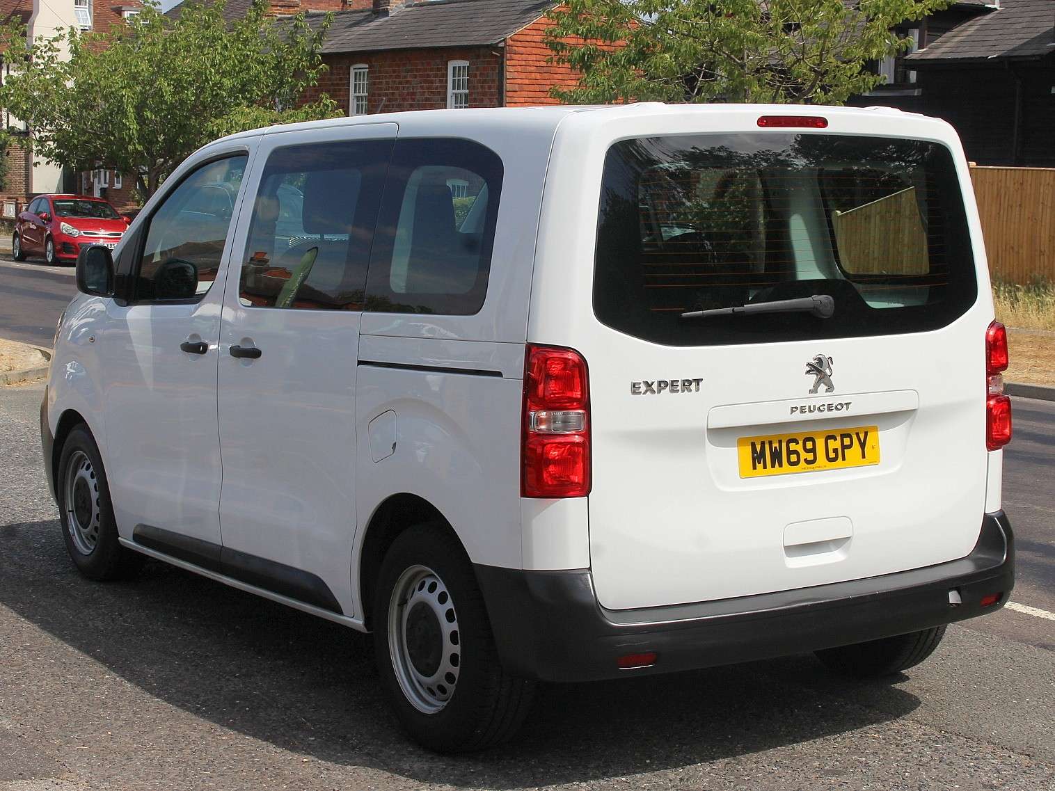 A 2019 PEUGEOT EXPERT COMBI DIESEL 1.5 BlueHDi 120 Standard 6 SEATER A 2019 PEUGEOT EXPERT COMBI DIESEL 1.5 BlueHDi 120 Standard 6 SEATER