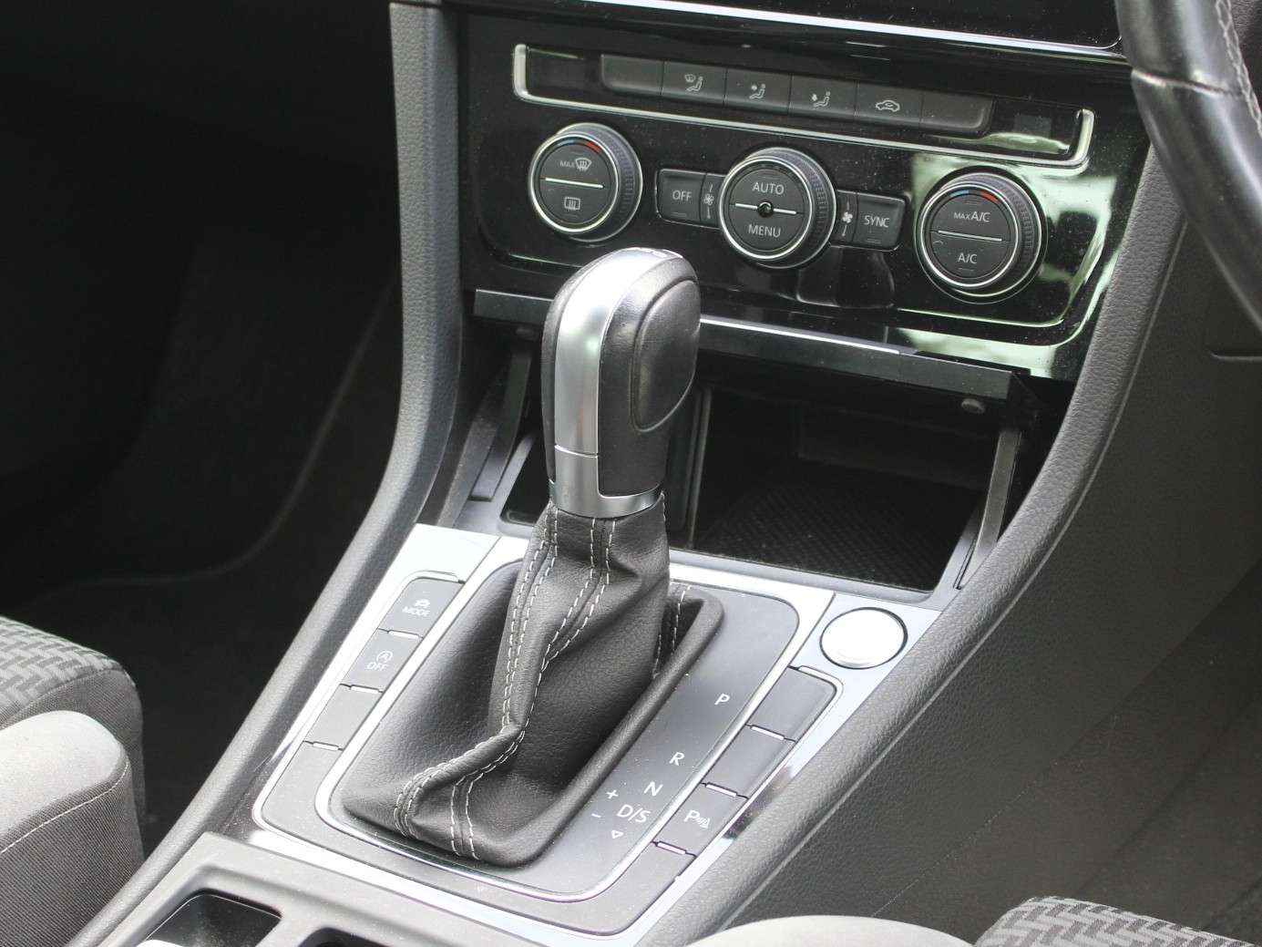 2019 VOLKSWAGEN GOLF 2019 VOLKSWAGEN GOLF