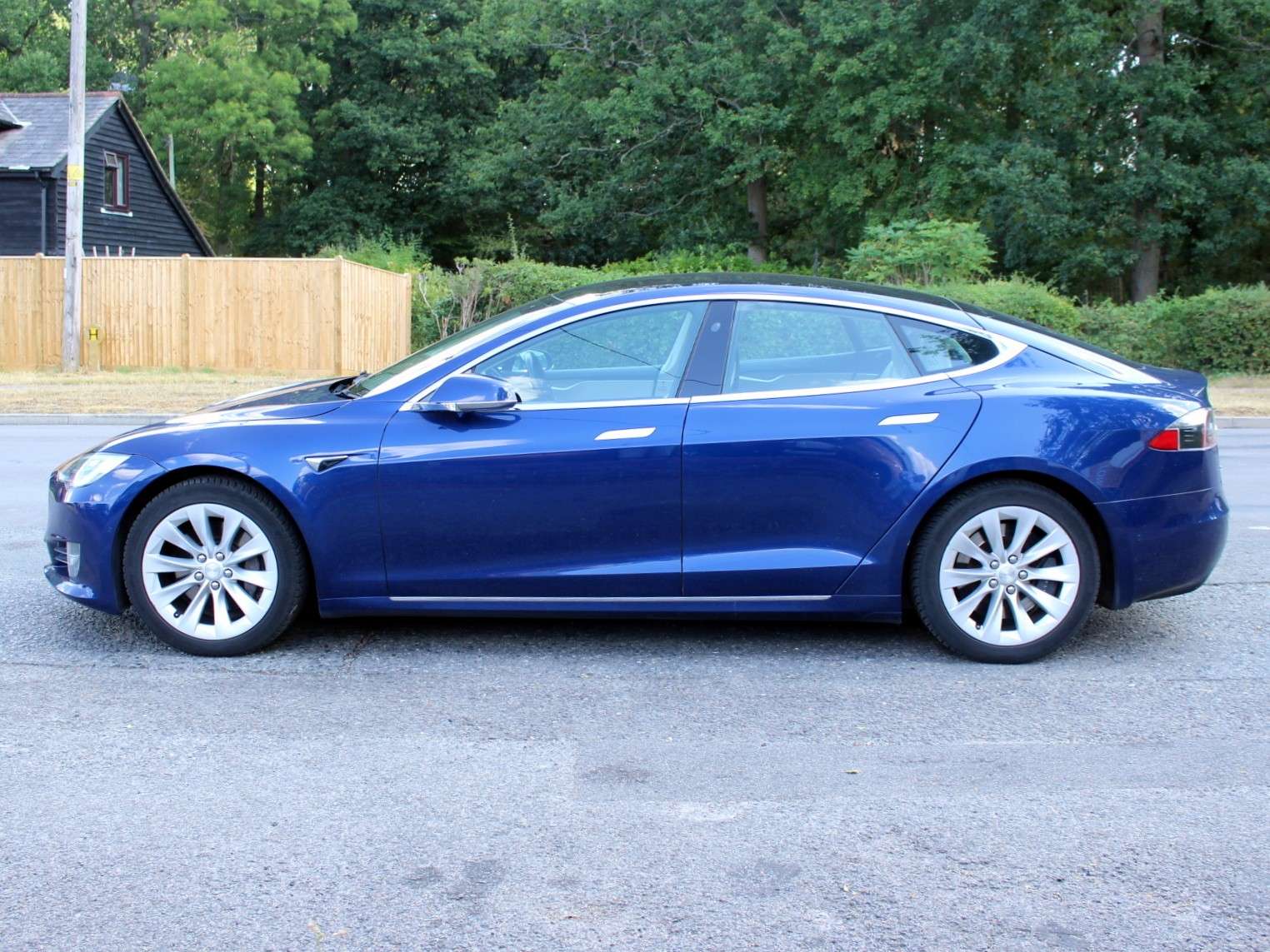 A 2017 TESLA MODEL S 75D (Dual Motor) Hatchback 5dr Electric Auto 4WD (328 bhp) A 2017 TESLA MODEL S 75D (Dual Motor) Hatchback 5dr Electric Auto 4WD (328 bhp)