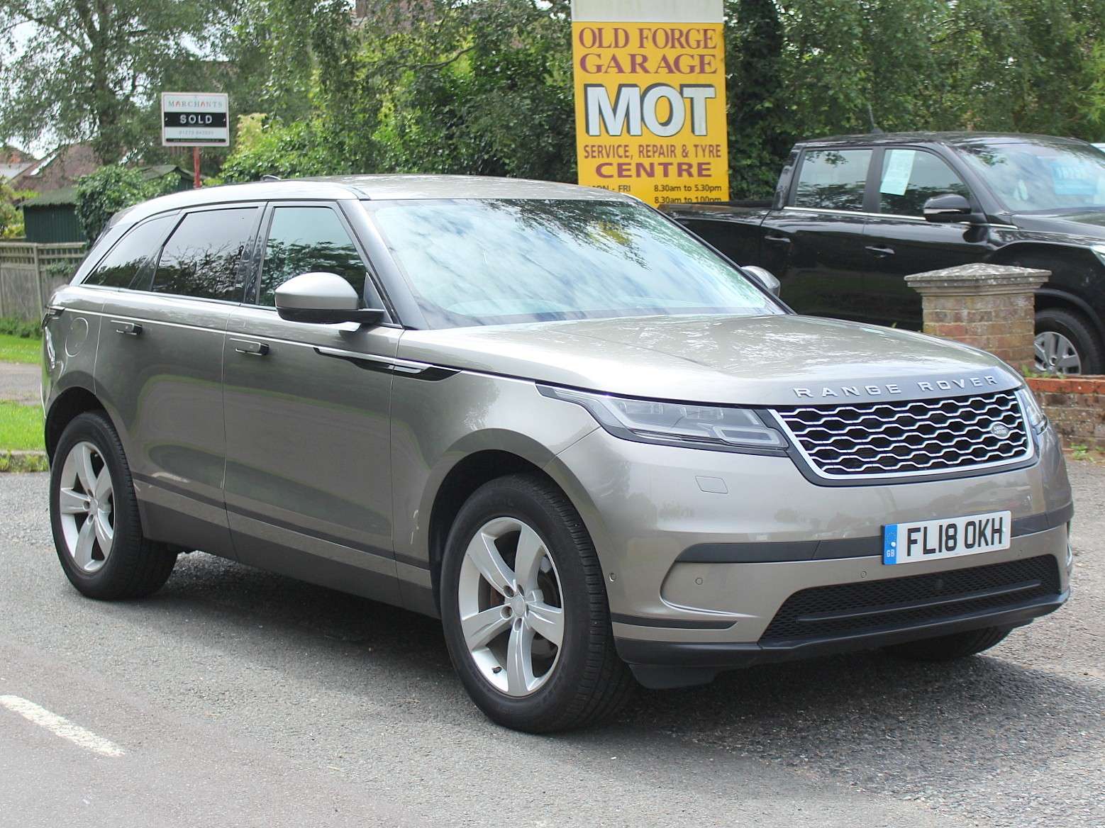 A 2018 LAND ROVER RANGE ROVER VELAR 2.0 D240 SE SUV 5dr Diesel Auto 4WD Euro 6 (s/s) (240 ps) A 2018 LAND ROVER RANGE ROVER VELAR 2.0 D240 SE SUV 5dr Diesel Auto 4WD Euro 6 (s/s) (240 ps)