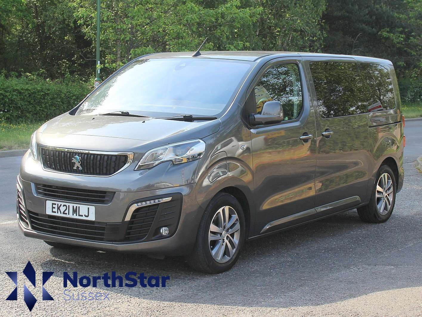 A 2021 PEUGEOT TRAVELLER 50kWh Allure Standard MPV 5dr Electric Auto MWB (8 Seat, 7.4kW Charger) (136 ps) A 2021 PEUGEOT TRAVELLER 50kWh Allure Standard MPV 5dr Electric Auto MWB (8 Seat, 7.4kW Charger) (136 ps)