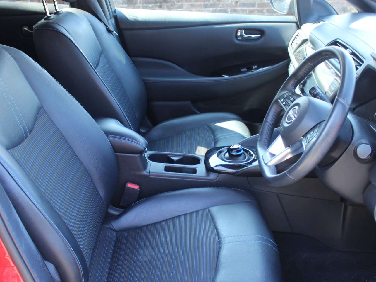 A 2022 NISSAN LEAF 39kWh N-Connecta Hatchback 5dr Electric Auto (150 ps) A 2022 NISSAN LEAF 39kWh N-Connecta Hatchback 5dr Electric Auto (150 ps)