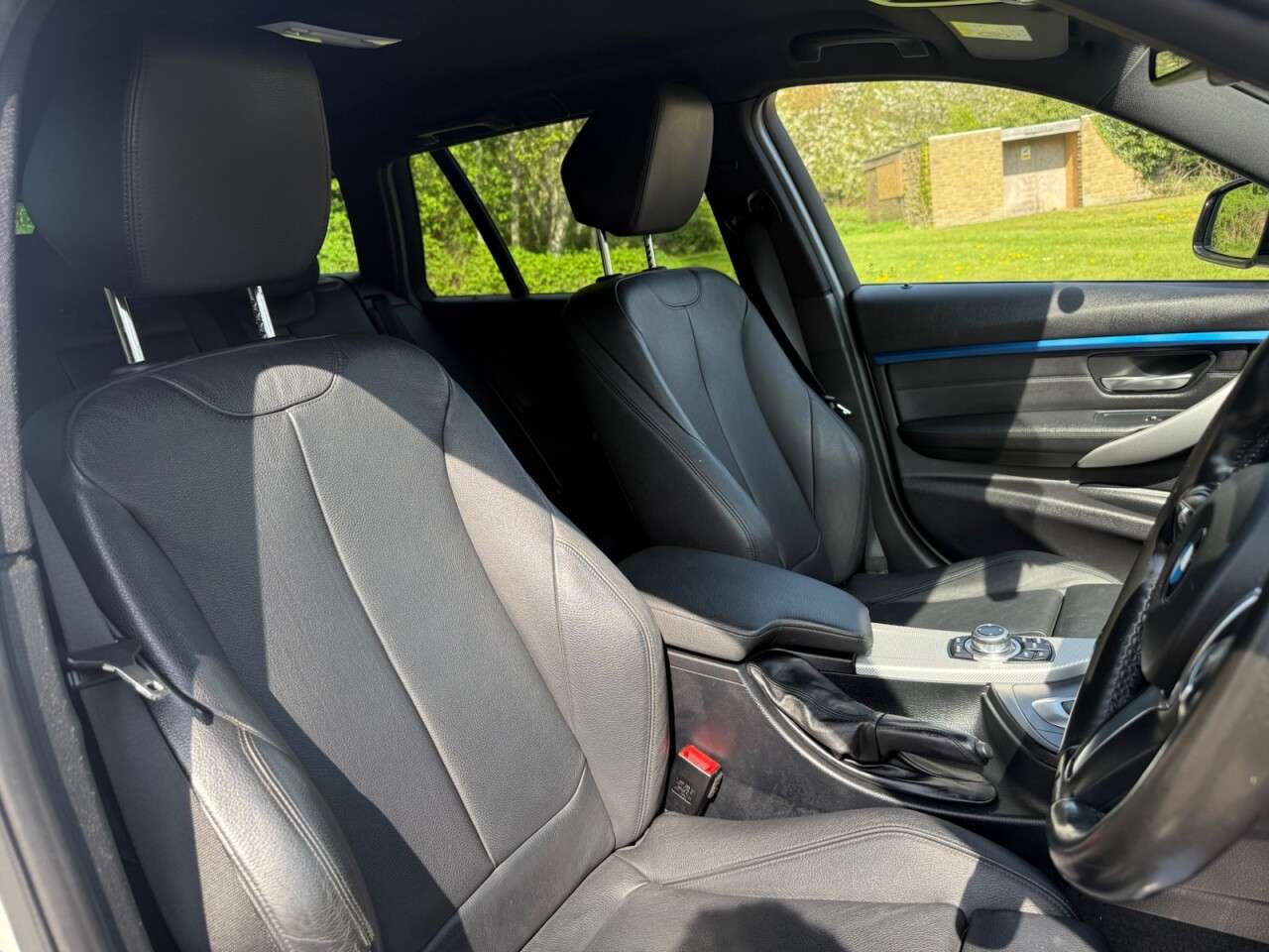 A 2016 BMW 3 SERIES 2.0 320d M Sport Touring 5dr Diesel Auto xDrive Euro 6 (s/s) (190 ps) HEATE A 2016 BMW 3 SERIES 2.0 320d M Sport Touring 5dr Diesel Auto xDrive Euro 6 (s/s) (190 ps) HEATE