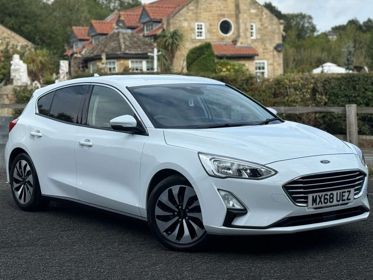 A 2018 FORD FOCUS 1.0T EcoBoost Zetec Hatchback 5dr Petrol Manual Euro 6 (s/s) (100 ps) A 2018 FORD FOCUS 1.0T EcoBoost Zetec Hatchback 5dr Petrol Manual Euro 6 (s/s) (100 ps)