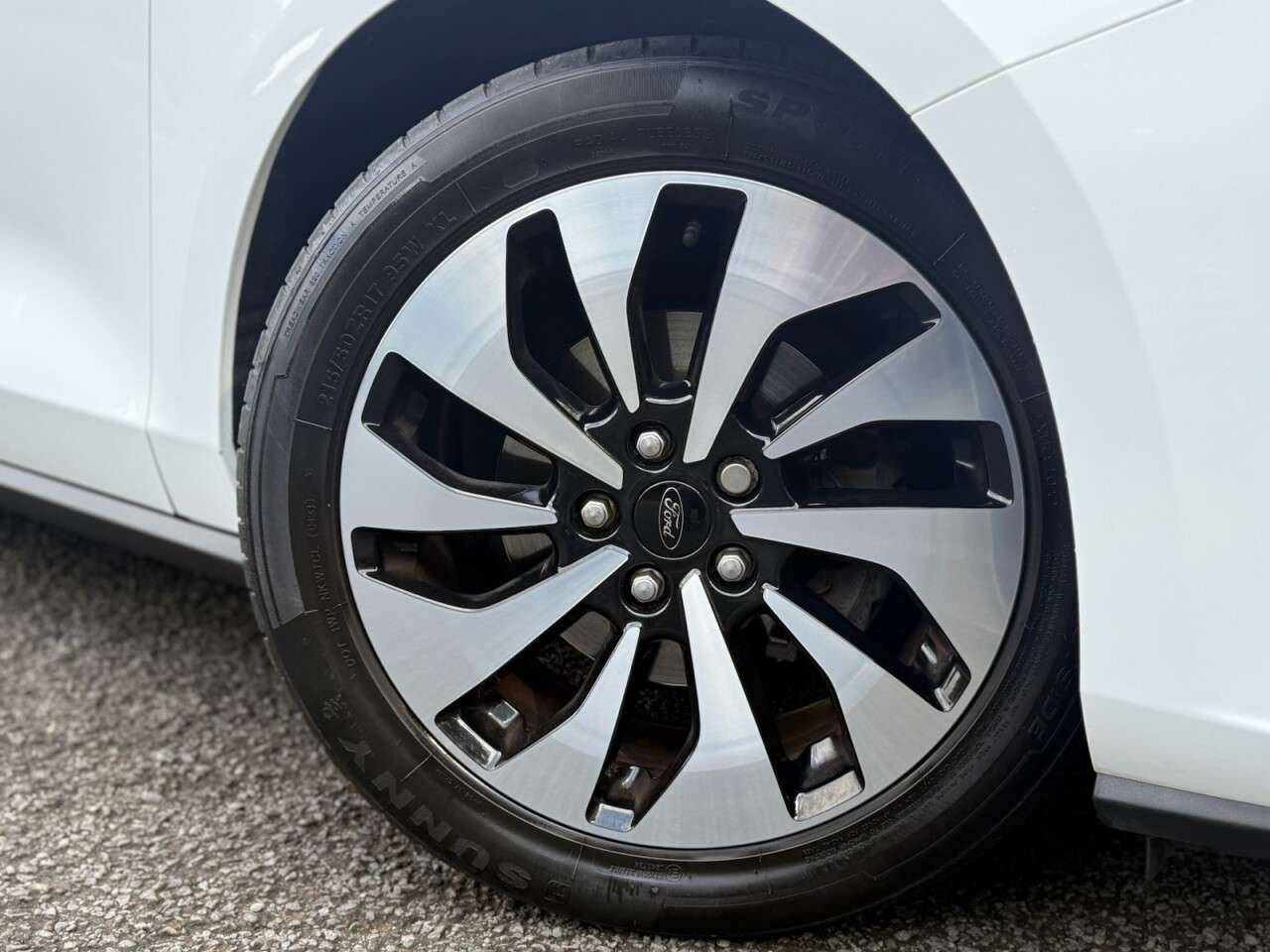 A 2018 FORD FOCUS 1.0T EcoBoost Zetec Hatchback 5dr Petrol Manual Euro 6 (s/s) (100 ps) A 2018 FORD FOCUS 1.0T EcoBoost Zetec Hatchback 5dr Petrol Manual Euro 6 (s/s) (100 ps)