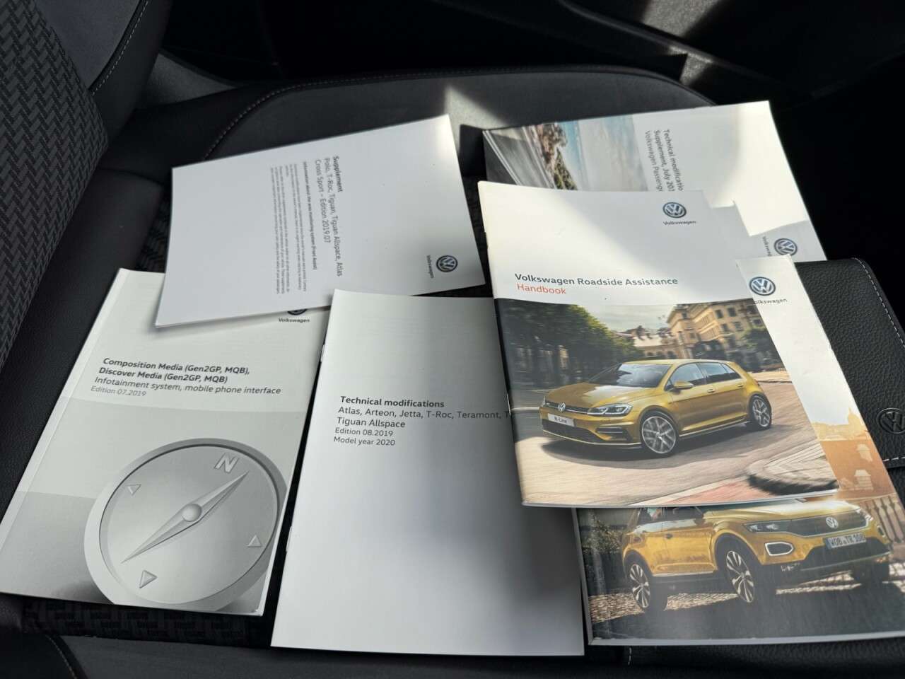 2020 VOLKSWAGEN T-ROC 2020 VOLKSWAGEN T-ROC