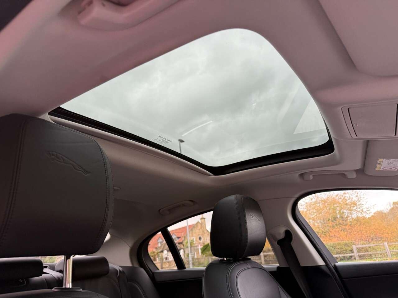 A 2017 JAGUAR XE 2.0d Portfolio Saloon 4dr Diesel Auto AWD Euro 6 (s/s) (180 ps) A 2017 JAGUAR XE 2.0d Portfolio Saloon 4dr Diesel Auto AWD Euro 6 (s/s) (180 ps)