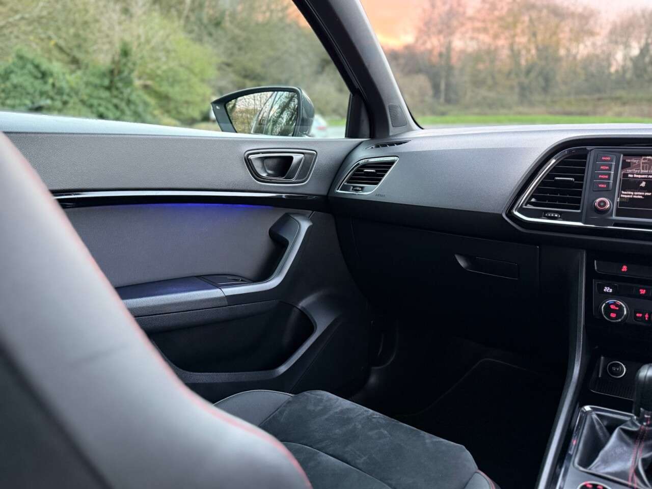 A 2018 SEAT ATECA 2.0 TSI FR SUV 5dr Petrol DSG 4Drive Euro 6 (s/s) (190 ps) SUPERB LOW MILEA A 2018 SEAT ATECA 2.0 TSI FR SUV 5dr Petrol DSG 4Drive Euro 6 (s/s) (190 ps) SUPERB LOW MILEA