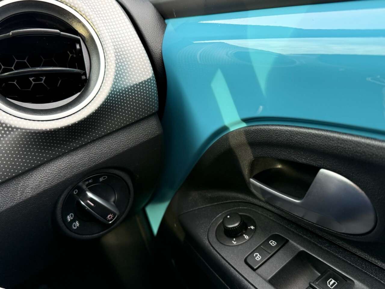 2019 VOLKSWAGEN UP! 2019 VOLKSWAGEN UP!