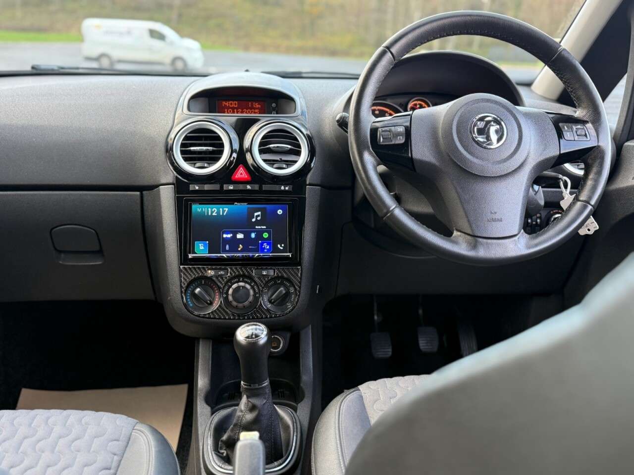 A 2013 VAUXHALL CORSA 1.2 16V SE Hatchback 3dr Petrol Manual Euro 5 (85 ps) A 2013 VAUXHALL CORSA 1.2 16V SE Hatchback 3dr Petrol Manual Euro 5 (85 ps)