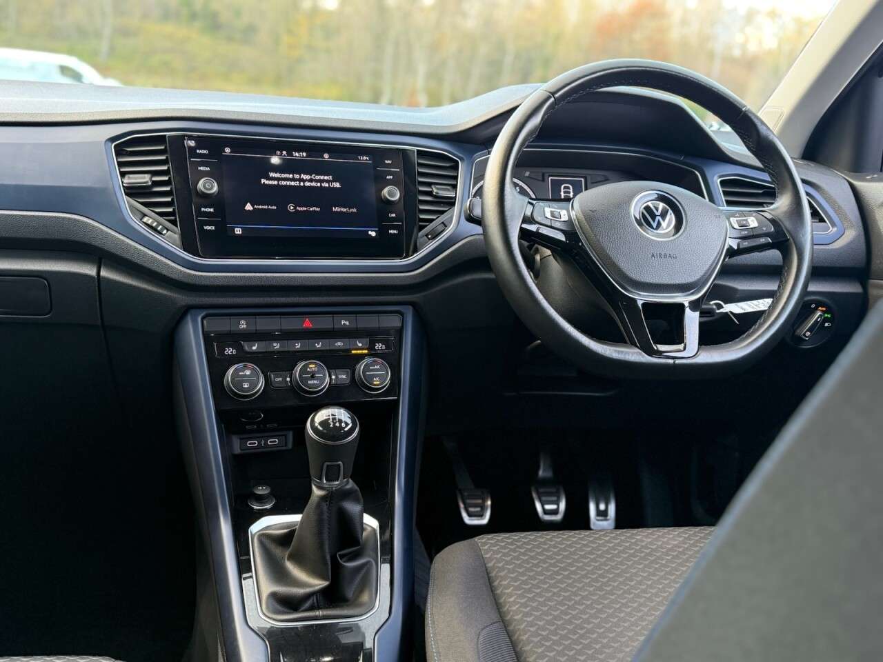 A 2021 VOLKSWAGEN T-ROC 1.5 TSI EVO United SUV 5dr Petrol Manual Euro 6 (s/s) (150 ps) A 2021 VOLKSWAGEN T-ROC 1.5 TSI EVO United SUV 5dr Petrol Manual Euro 6 (s/s) (150 ps)