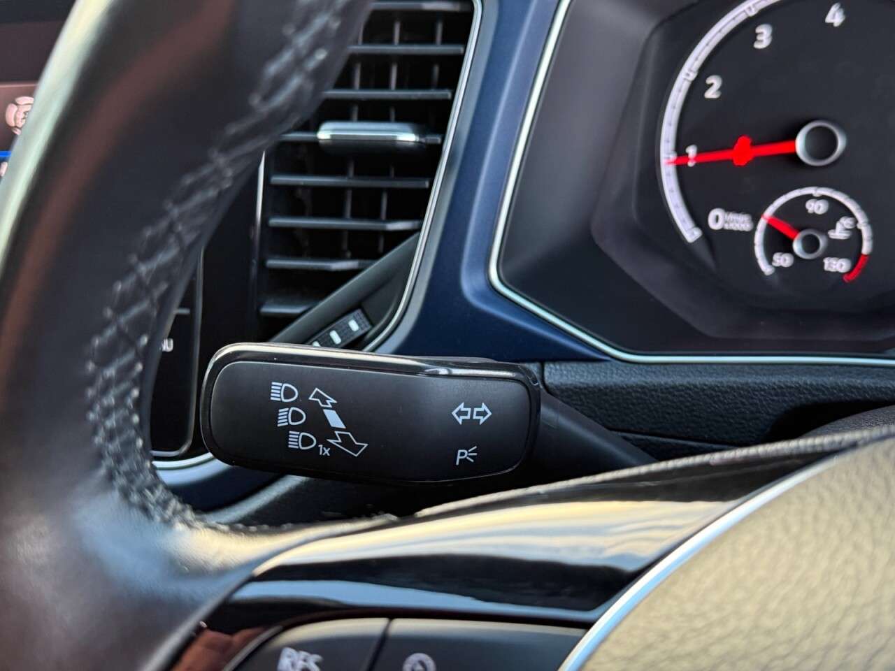 2021 VOLKSWAGEN T-ROC 2021 VOLKSWAGEN T-ROC