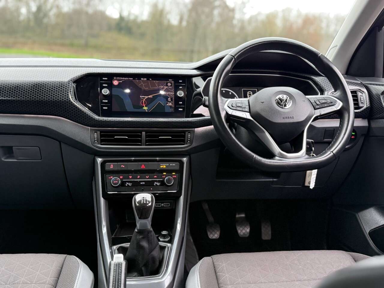 A 2019 VOLKSWAGEN T-CROSS 1.0 TSI SEL SUV 5dr Petrol Manual Euro 6 (s/s) (115 ps) A 2019 VOLKSWAGEN T-CROSS 1.0 TSI SEL SUV 5dr Petrol Manual Euro 6 (s/s) (115 ps)