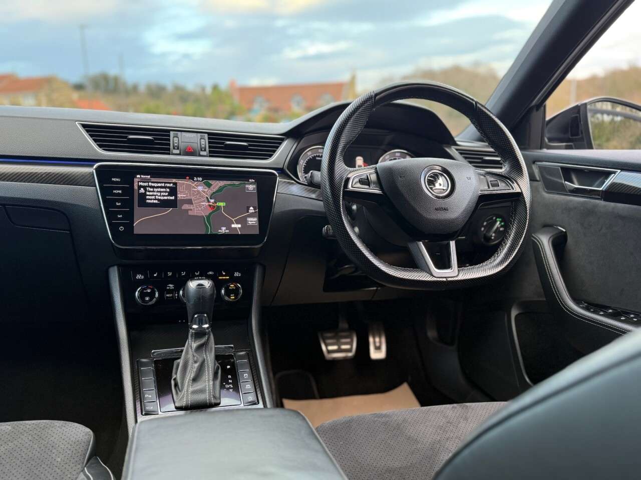 A 2020 SKODA SUPERB 2.0 TSI SportLine Plus Hatchback 5dr Petrol DSG Euro 6 (s/s) (190 ps) FULL A 2020 SKODA SUPERB 2.0 TSI SportLine Plus Hatchback 5dr Petrol DSG Euro 6 (s/s) (190 ps) FULL