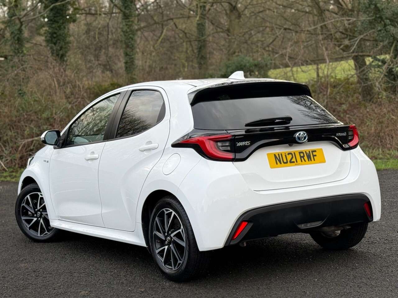 A 2021 TOYOTA YARIS 1.5 VVT-h Design Hatchback 5dr Petrol Hybrid E-CVT Euro 6 (s/s) (116 ps) SE A 2021 TOYOTA YARIS 1.5 VVT-h Design Hatchback 5dr Petrol Hybrid E-CVT Euro 6 (s/s) (116 ps) SE