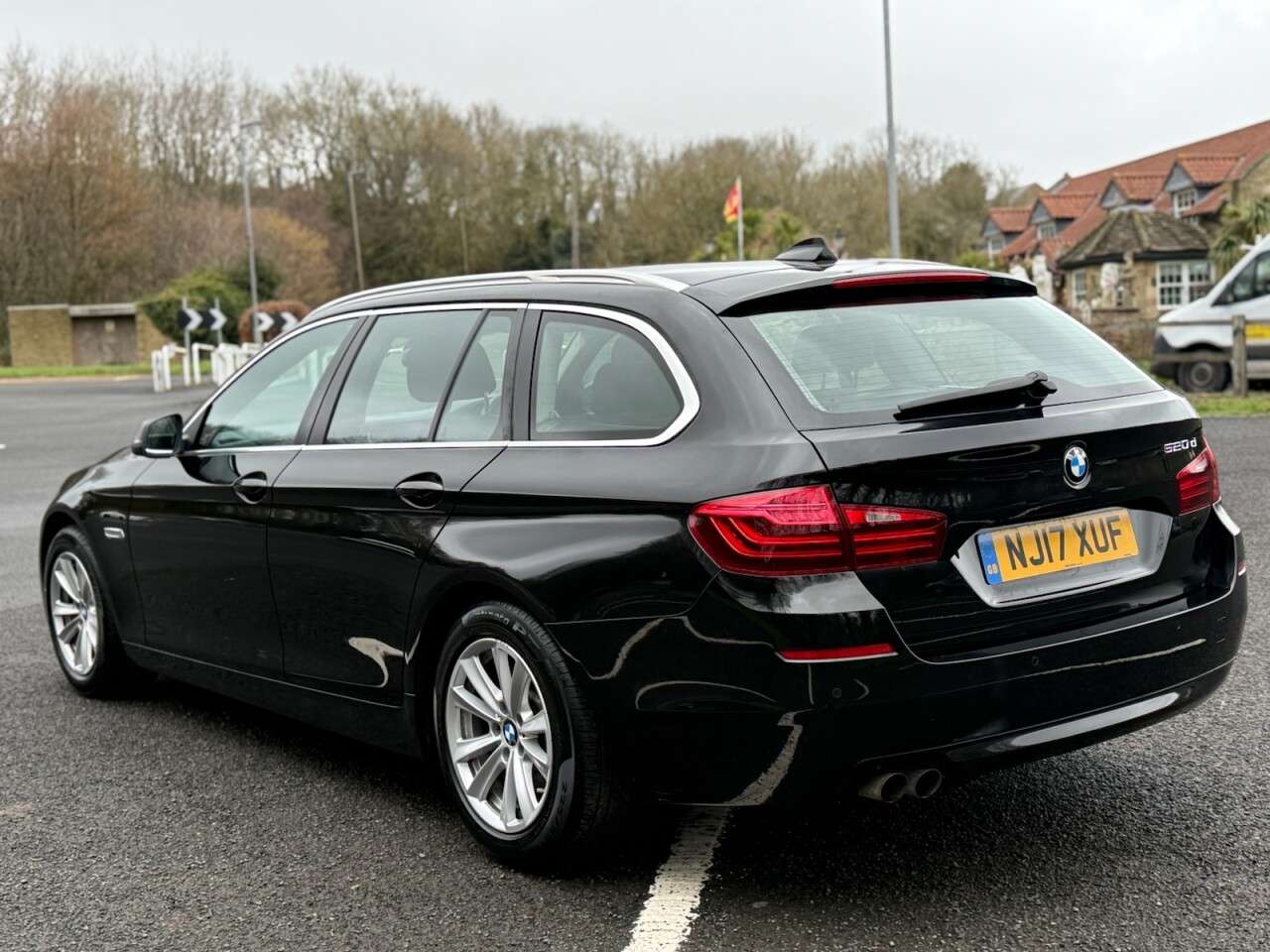 A 2017 BMW 5 SERIES 2.0 520d SE Touring 5dr Diesel Auto Euro 6 (s/s) (190 ps) A 2017 BMW 5 SERIES 2.0 520d SE Touring 5dr Diesel Auto Euro 6 (s/s) (190 ps)