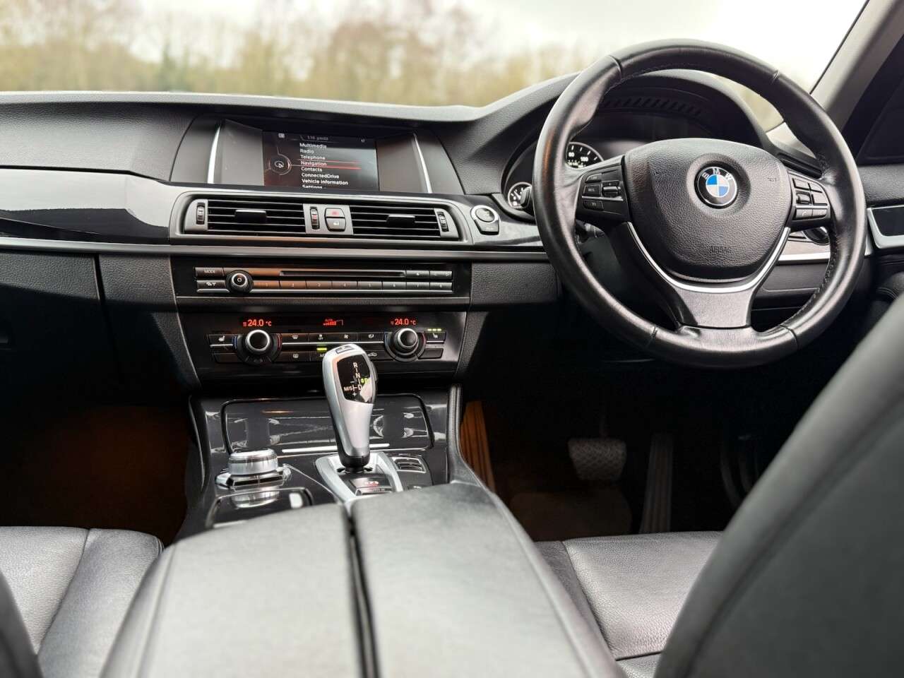 A 2017 BMW 5 SERIES 2.0 520d SE Touring 5dr Diesel Auto Euro 6 (s/s) (190 ps) A 2017 BMW 5 SERIES 2.0 520d SE Touring 5dr Diesel Auto Euro 6 (s/s) (190 ps)