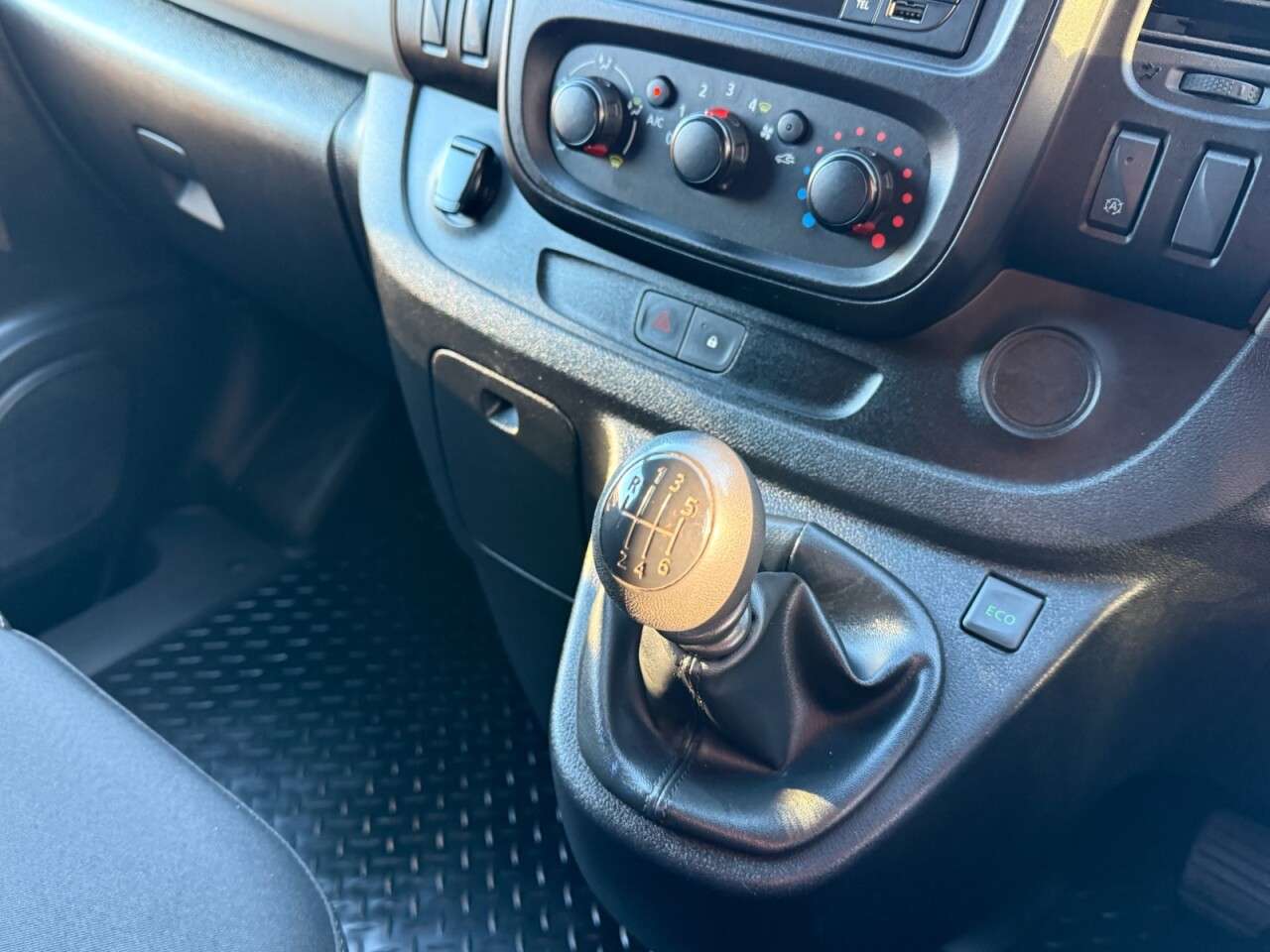 2019 NISSAN NV300 2019 NISSAN NV300