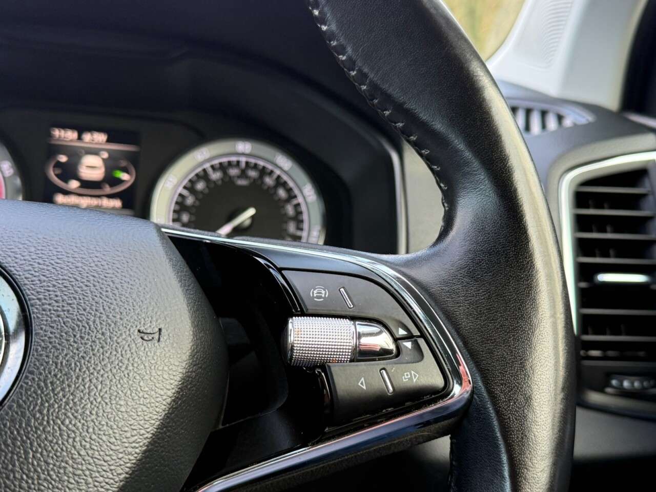 2021 SKODA KAROQ 2021 SKODA KAROQ