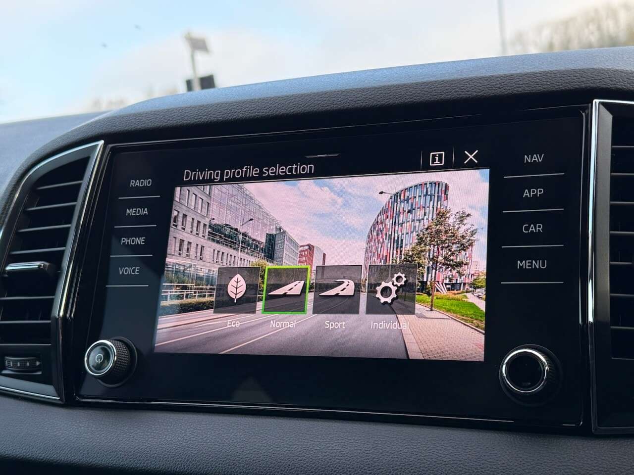 2021 SKODA KAROQ 2021 SKODA KAROQ