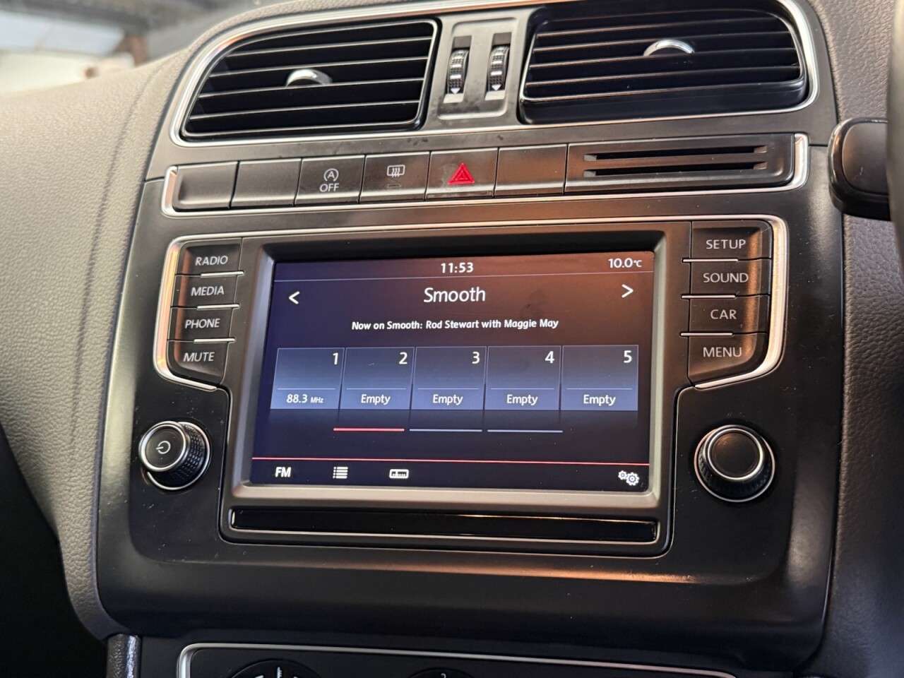 A 2014 VOLKSWAGEN POLO 1.2 TSI BlueMotion Tech SE Hatchback 3dr Petrol Manual Euro 6 (s/s) (90 ps) A 2014 VOLKSWAGEN POLO 1.2 TSI BlueMotion Tech SE Hatchback 3dr Petrol Manual Euro 6 (s/s) (90 ps)