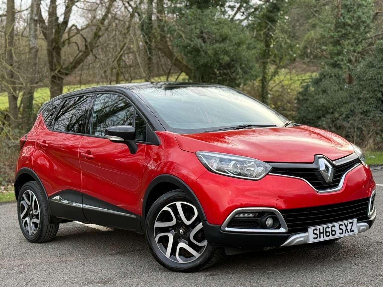 A 2016 RENAULT CAPTUR 1.5 dCi ENERGY Signature Nav SUV 5dr Diesel Manual Euro 6 (s/s) (110 ps) A 2016 RENAULT CAPTUR 1.5 dCi ENERGY Signature Nav SUV 5dr Diesel Manual Euro 6 (s/s) (110 ps)